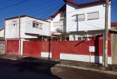 Vila 2 corpuri 7+4 camere în zona Rahova–Salaj in spatele farm. TEI