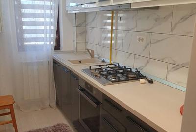 Apartament cu 3 camere semidecomandat în Central - 1