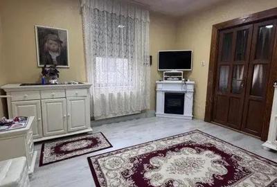 Casă cu 8 camere cu Teren 700 Mp în Rădăuți - 2