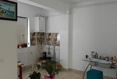 Apartament cu 2 camere în Km 5 - 3