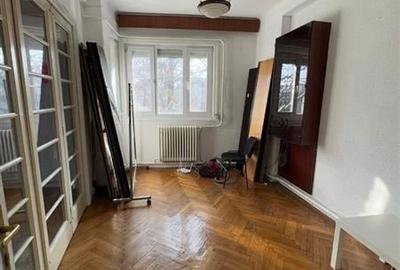 Apartament cu 3 camere semidecomandat în Foișorul de Foc