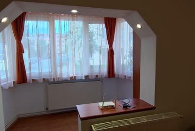 Apartament cu 2 camere decomandat, mobilat în Tractorul - 3