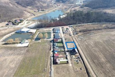 Teren de 559 mp, în Est - 10