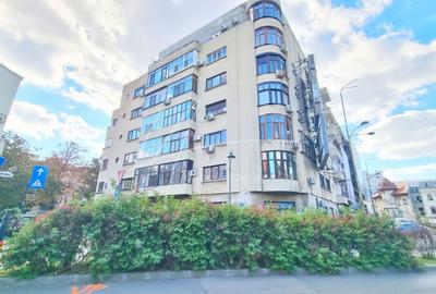 Apartament cu 4 camere semidecomandat în P-ța Romană