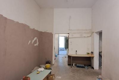 Spatiu comercial vitrina de 20 M - Metrou Eroii Revolutiei S143 - 18