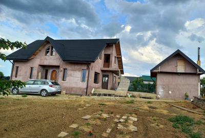 Casă cu 3 camere în Ghionea