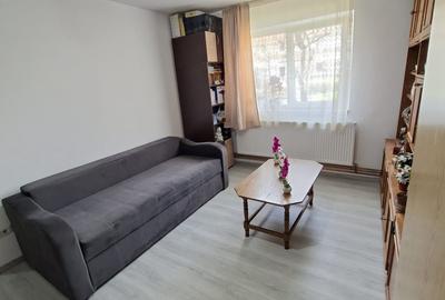 Apartament cu 2 camere semidecomandat în Florilor