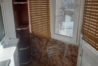 Inchiriez apartament cu doua camere, zona Zavoi - 5