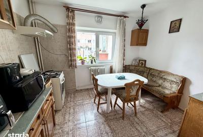 Apartament cu 3 camere decomandat în 13 Septembrie - 2