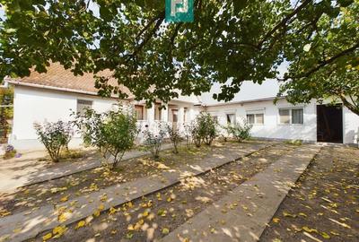 Casă cu teren 2877 mp, orașul Ineu - 1