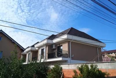 Vilă 5 camere  curte și parcare – 1 Decembrie - 1