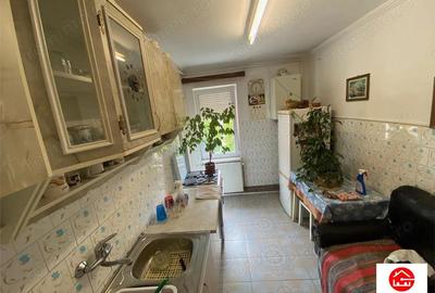 Apartament cu 3 camere de vanzare in Tudor - 2