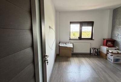 Apartament cu 3 camere decomandat în Vărsătura - 4
