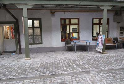 Inchiriez spatiu comercial cca 45 mp ultracentral in Sibiu pe Balcescu in curte cu vad f bun 550 E. - 2