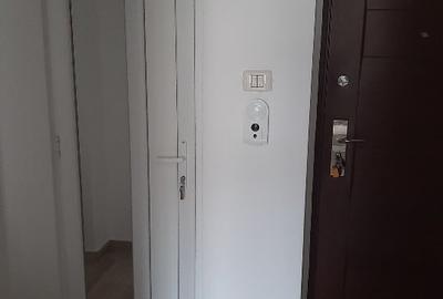 Apartament cu 3 camere semidecomandat, mobilat în Central - 1