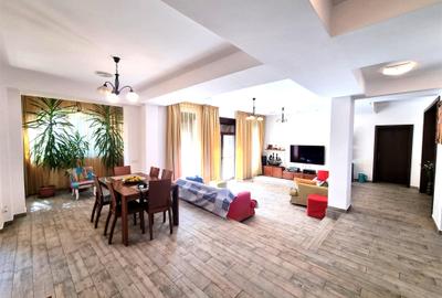 Chitila langa Lacul cu Nuferi si Padure Chitila langa Lacul cu Nuferi si Padure - 2