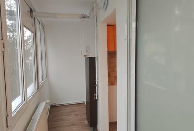 Apartament 3 camere liber la vanzare zona Astra - 3