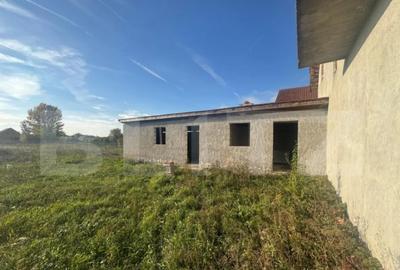 Casă cu 5 camere cu Teren 1000 Mp în Vetiș - 4