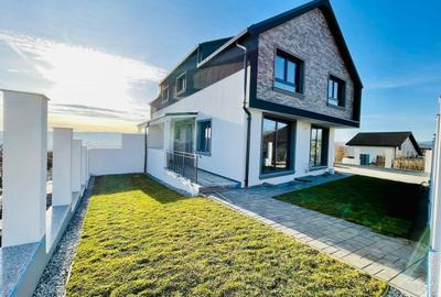 Casă cu 4 camere cu Canalizare în Dâmbul Rotund