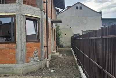 Casă cu 4 camere cu Teren 367 Mp în Central - 3