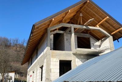 Casă cu 4 camere în Central - 2