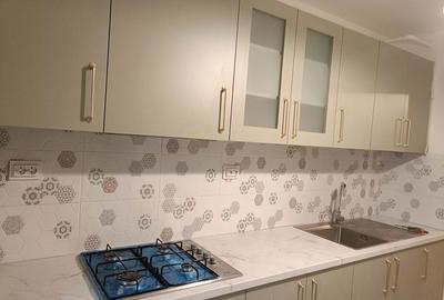 Apartament cu 3 camere decomandat în Coman - 7
