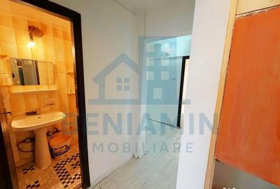 Apartament cu 4 camere decomandat în Valea Rosie