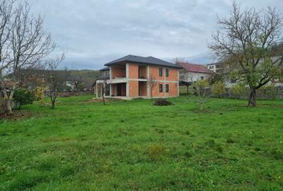 Casă cu 4 camere în Central - 2
