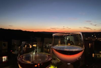 Apartament luminos  și cu o priveliște superbă  - 2 camere + parcare subterana - 10