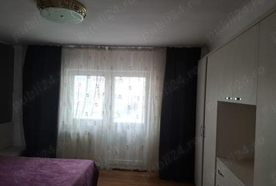 Apartament cu 3 camere decomandat în Răcădău