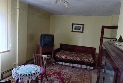 Vand apartament 3 camere, etaj 4, decomandat 75 m2 - 2