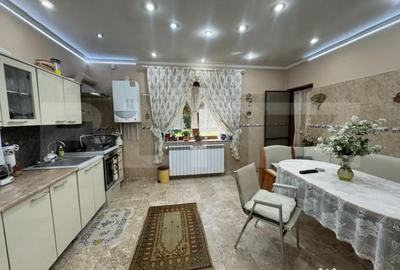 Casă cu 9 camere cu Teren 303 Mp în Central - 14