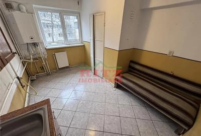 Apartament cu 3 camere semidecomandat în Central - 11