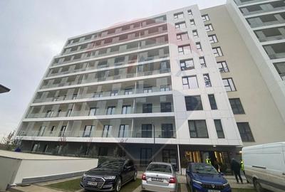 Apartament cu 3 camere semidecomandat în Pipera