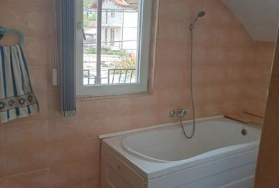 Casă cu 3 camere cu Teren 200 Mp în Central - 2