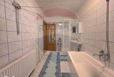 Casă cu 4 camere cu Teren 1440 Mp în Central - 3