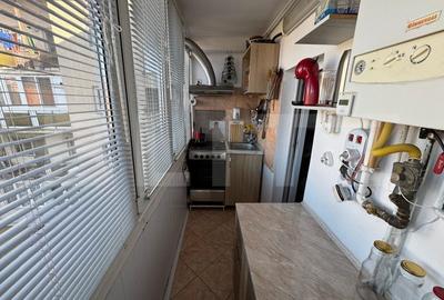 Apartament de vanzare cu 2 camere, decomandat - Zona Industriala - 6
