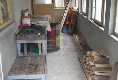 Casă cu 6 camere cu Teren 272 Mp în Central - 9