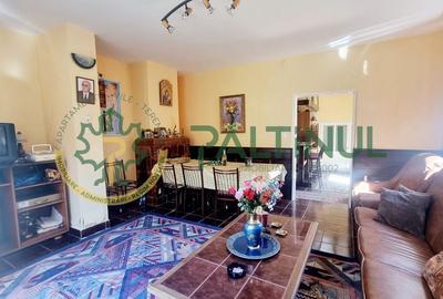 Casă de vânzare în Cisnădioara, curte mare și vedere spre munte - 7