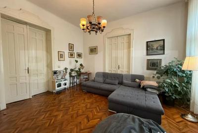 Apartament cu 3 camere decomandat, mobilat în Central