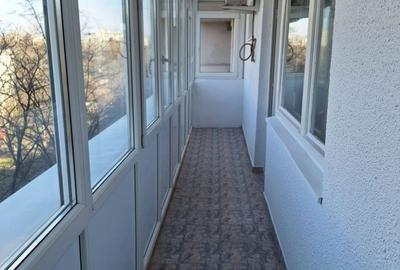 Apartament cu 3 camere semidecomandat în Drumul Taberei - 1