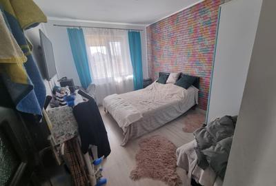 Casă cu 6 camere în Tătărași