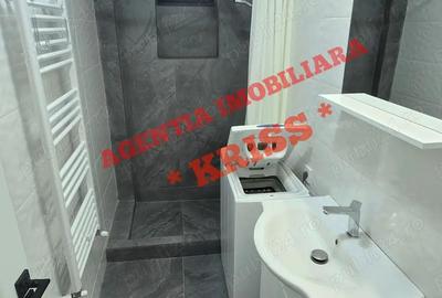 Apartament cu 3 camere semidecomandat în Central - 1