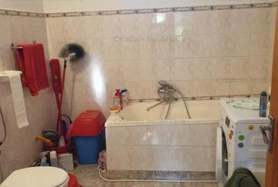 Casă cu 5 camere cu Canalizare în Central - 9