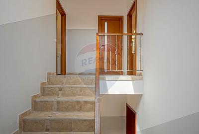 Casă cu 7 camere cu Garaj în Drumul Poienii - 1