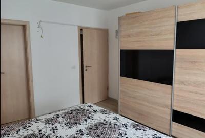 Apartament cu 3 camere decomandat în Tractorul - 1