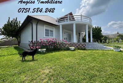 Casă cu 5 camere cu Teren 2042 Mp în Central - 1