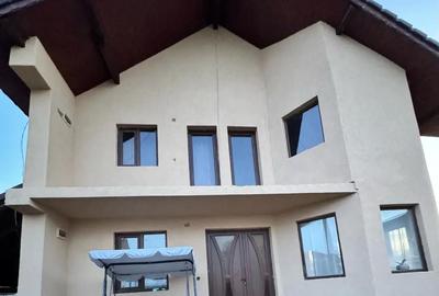 Casă cu Teren 860 Mp în Central