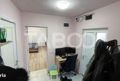 Casă cu 2 camere decomandat cu Canalizare în Central - 2