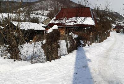 Casă cu Teren 1400 Mp în Strâmtura - 2